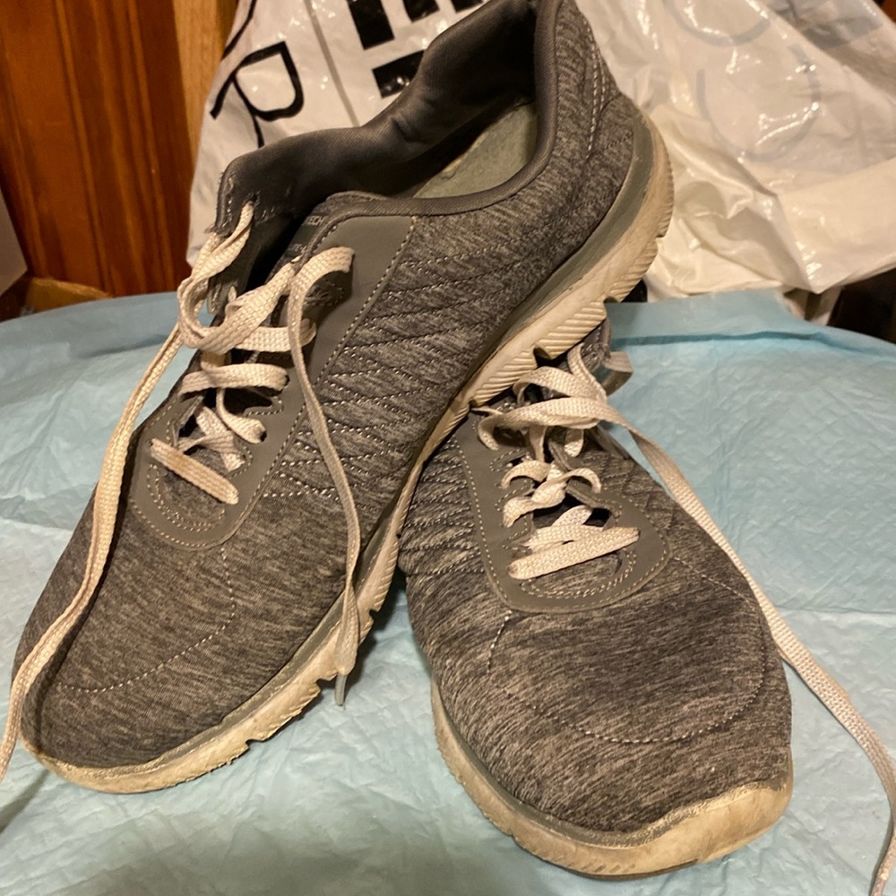 Ladies sketchers size 8 1/2